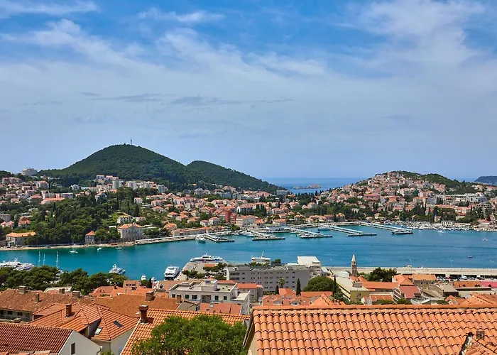 Hedera Estate, Hedera A28 *