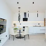 Hedera Estate, Hedera A28 *
